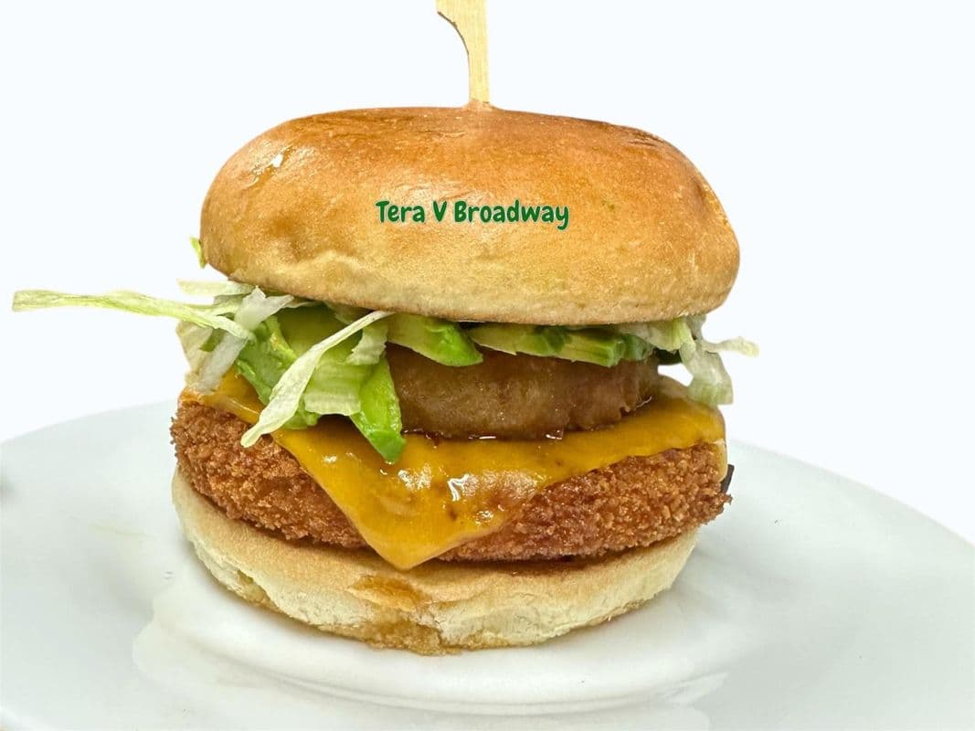 Crispy Bee’Loved Chicken Burger