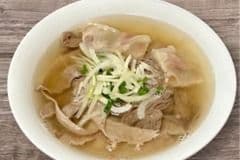331. Well-Done Lightly Fat Beef and Beef Tendon Rice Noodle Soup