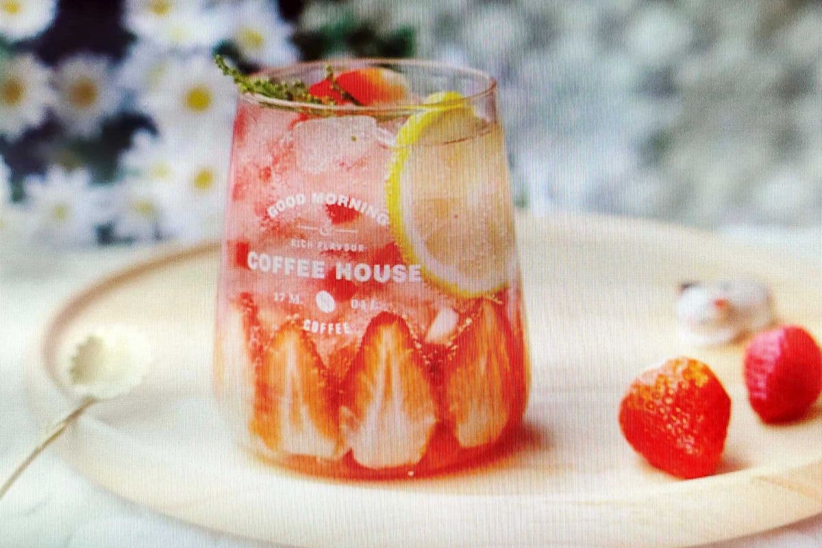 Iced strawberry sparkling water