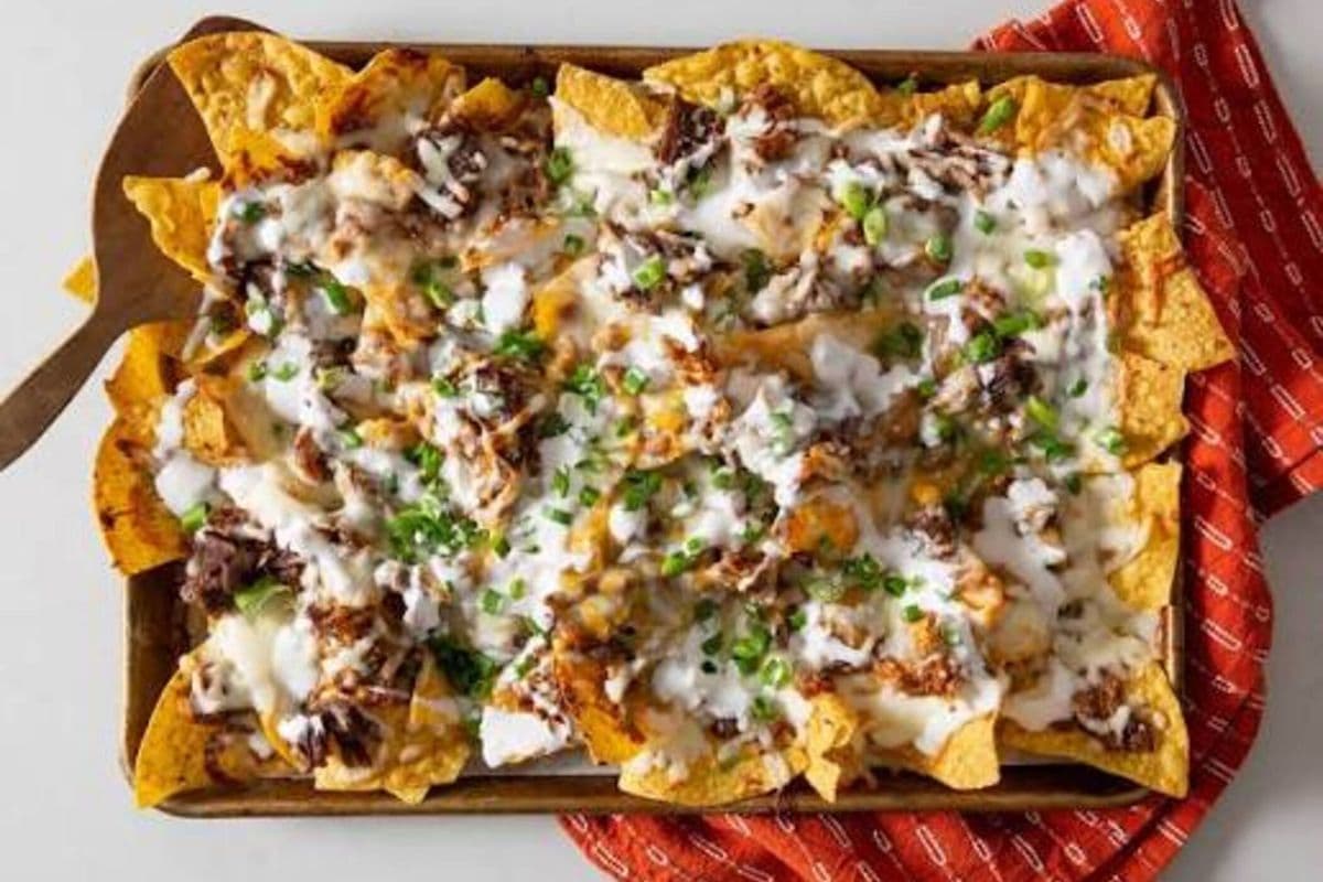 LOADED NACHOS ( PULLED PORK )