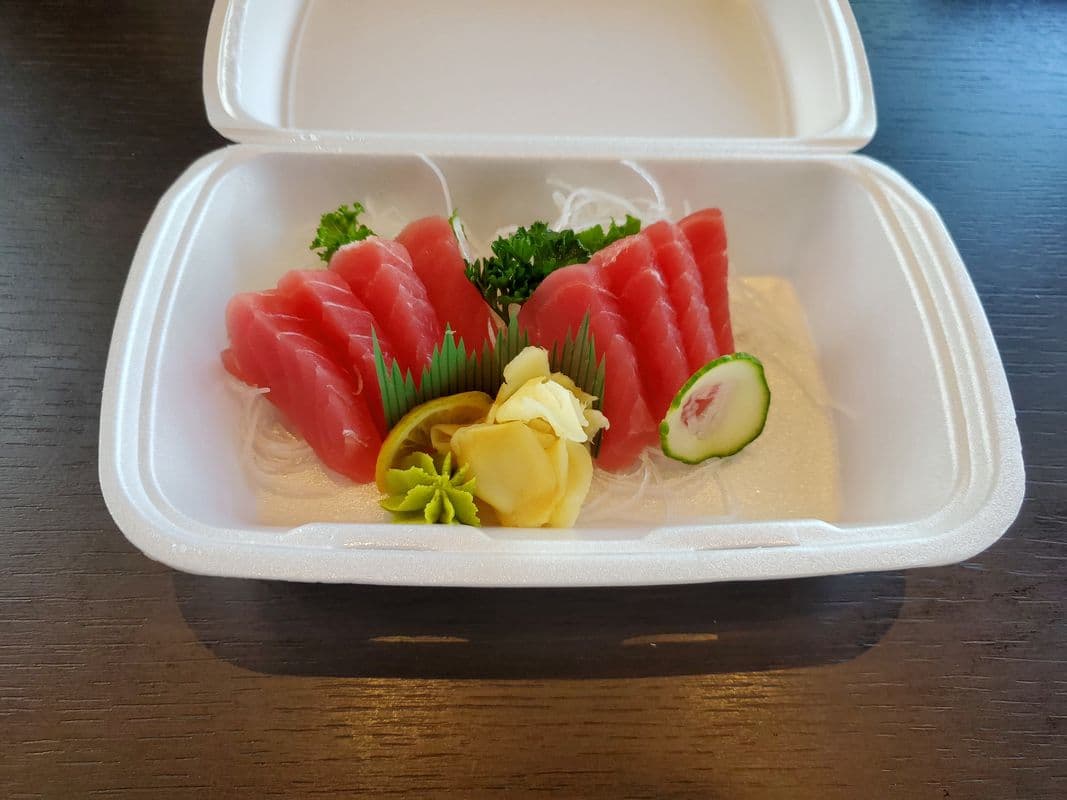 07. Tuna Sashimi (8 pcs)
