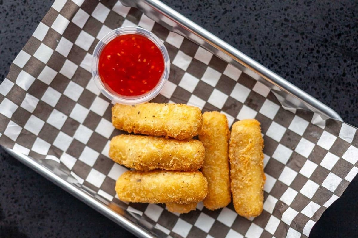 Mozzarella Sticks (6 pcs)