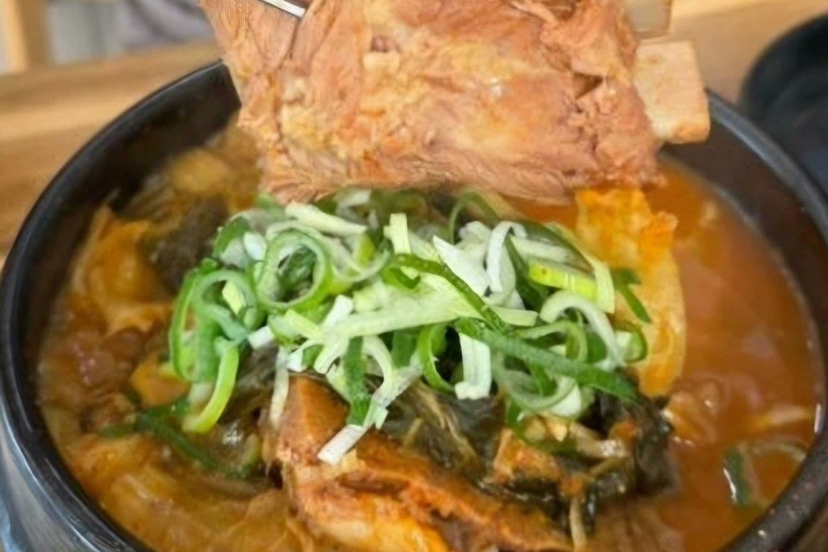 Pork Bone Soup뼈해장국