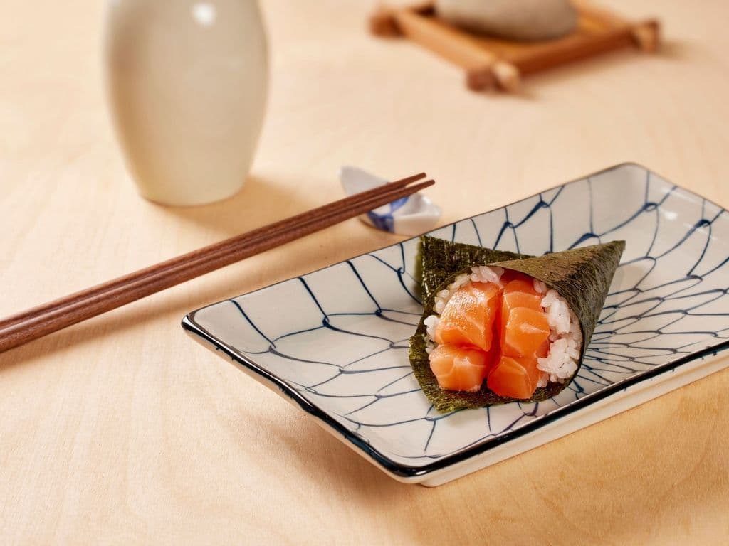 Salmon Handroll