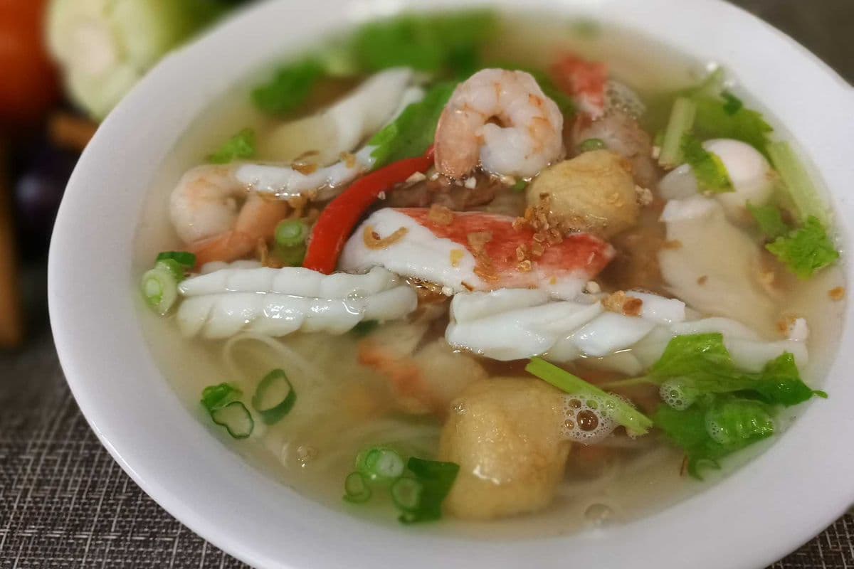 211. Mytho Style Seafood with Rice Noodle and BBQ Pork