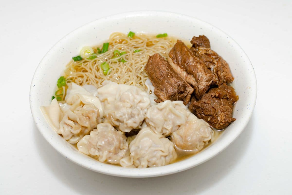 168 Stewed Beef Brisket and Wonton with Noodle in Soup 柱侯牛腩雲吞麺