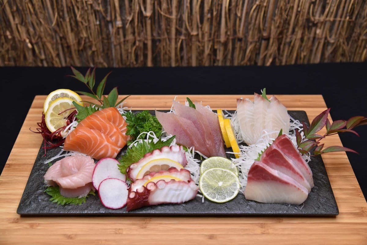 Assorted Sashimi (15 pcs)