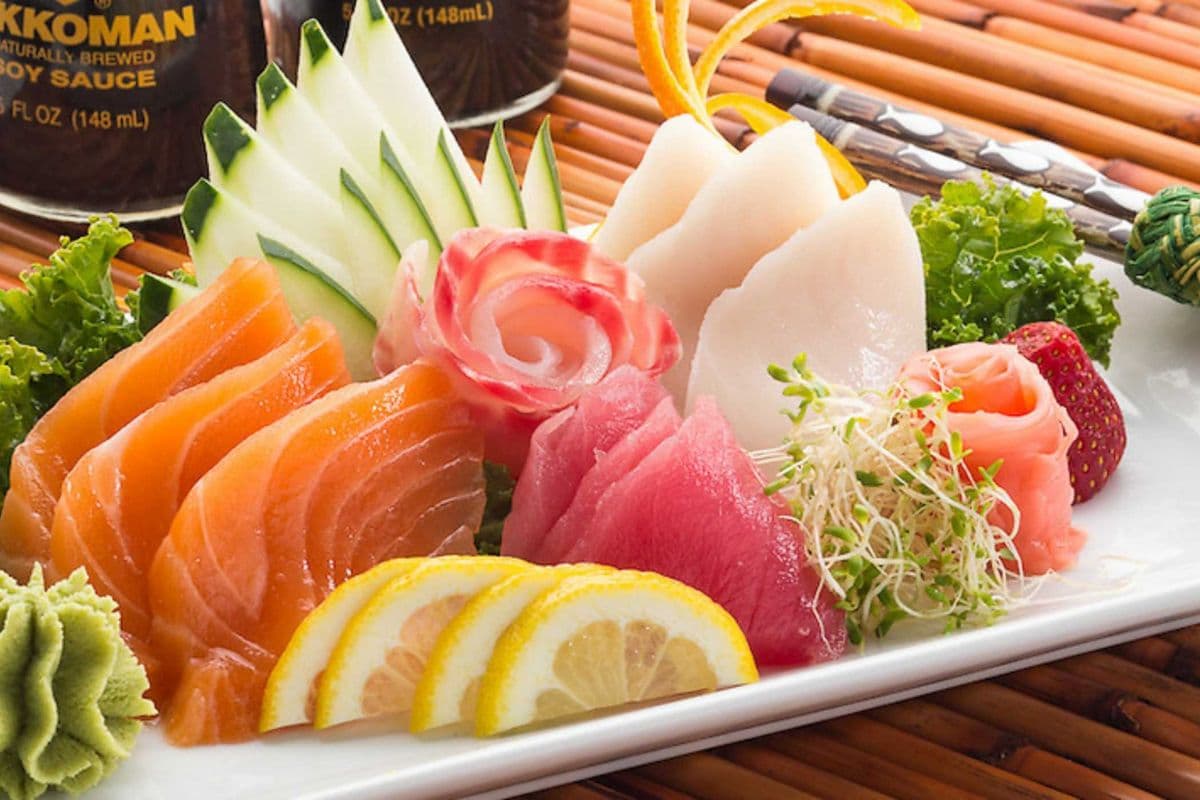56. Sashimi (8 pcs)