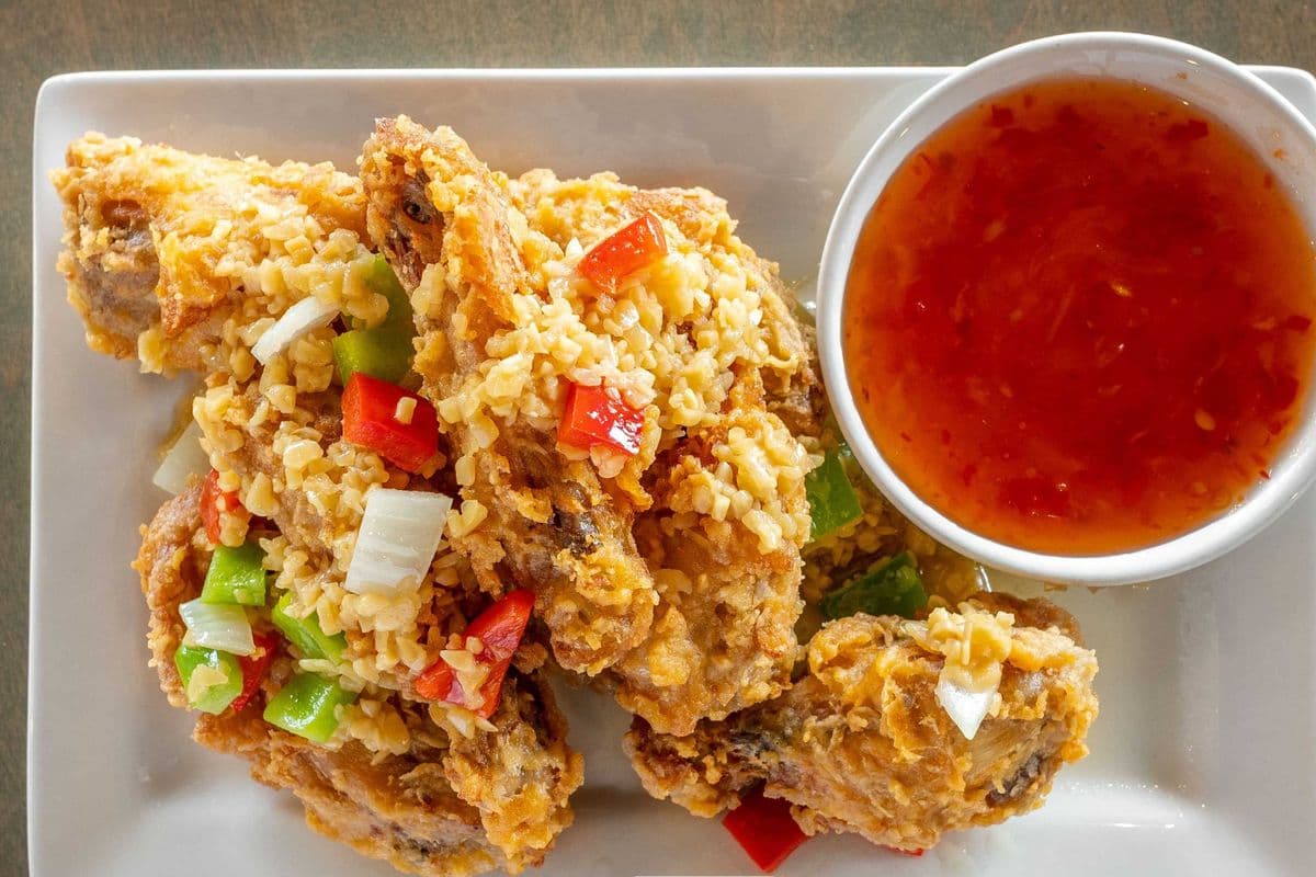 7. Deep fried butter chicken wing (8 pcs)