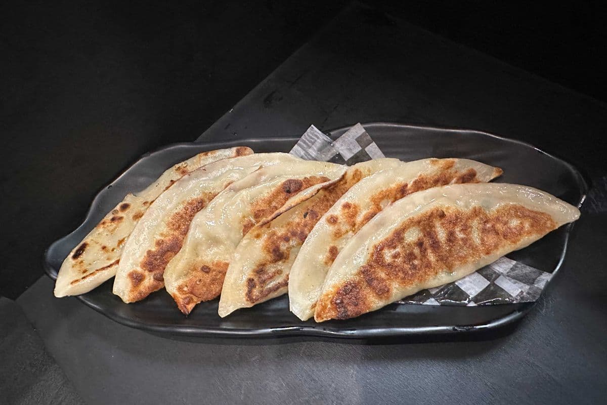 Pan-Fried Vegetable Gyozas (6 pcs)