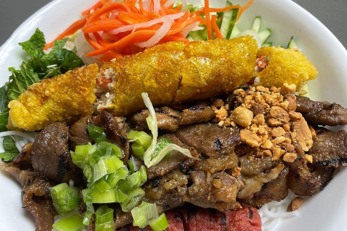 511. Grilled Pork, Spring Roll and BBQ Pork Balls Vermicelli