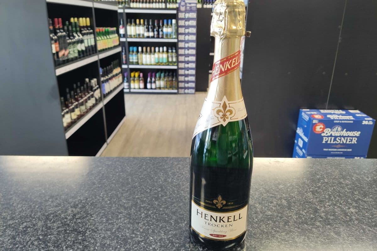 Henkell Trocken - Finest Sparkling Wine (1 x 750ml Bottle)