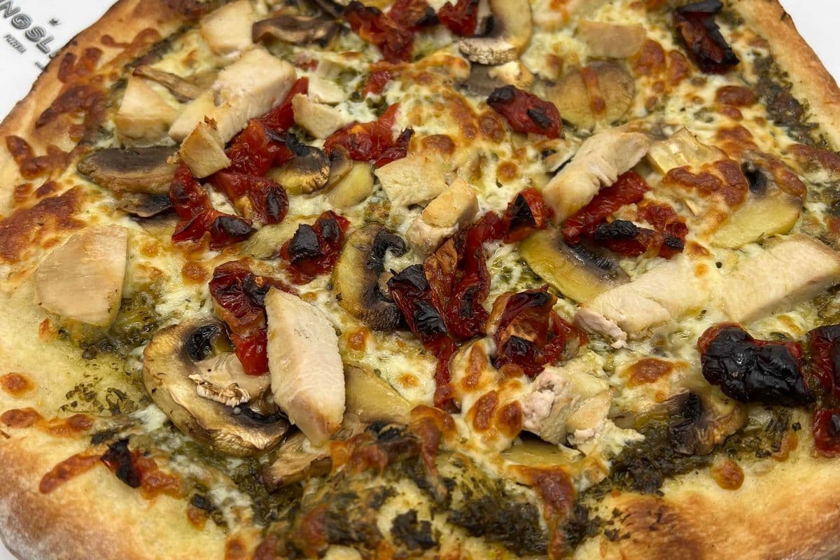 Large Pollo Al Basilico Pizza