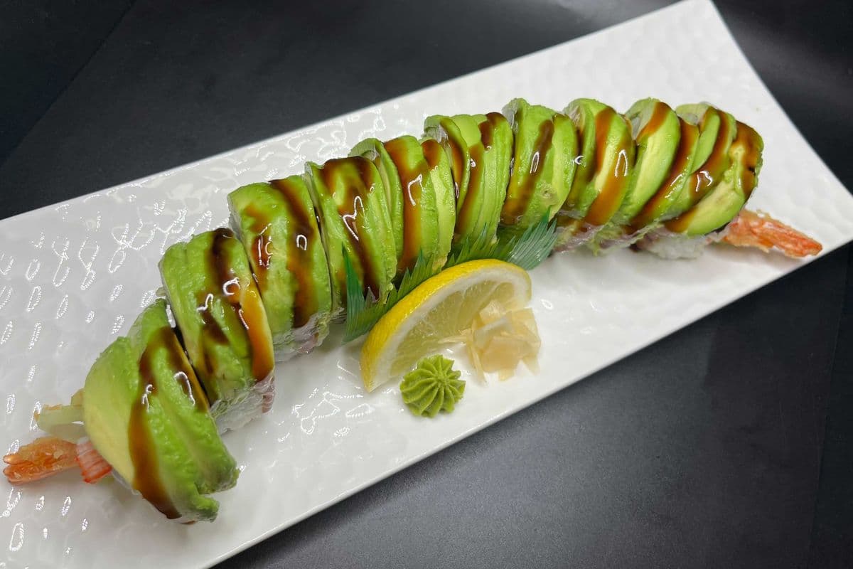 Green Dragon (Avocado On Top) (10 pcs)