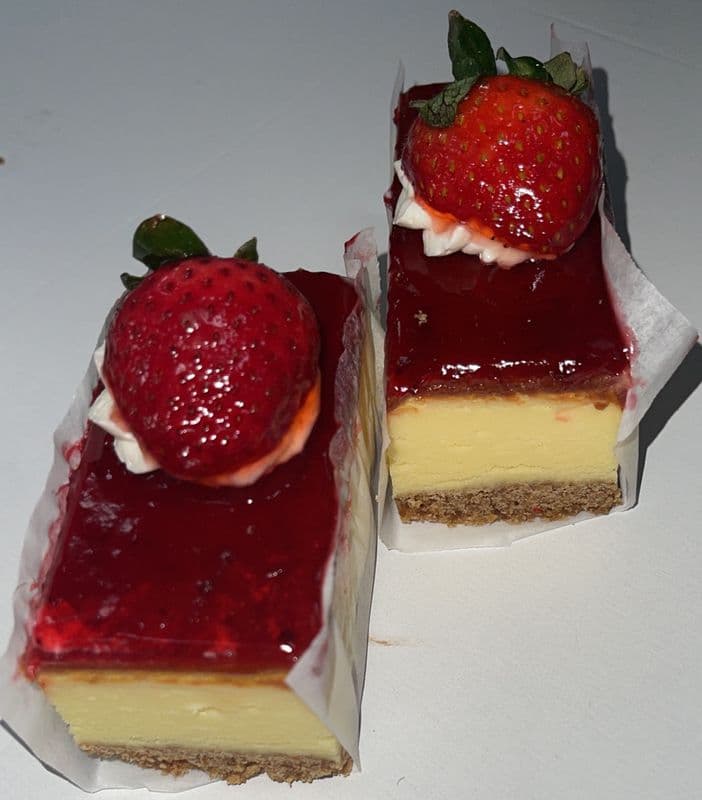 Strawberry Cheesecake (6 pcs)