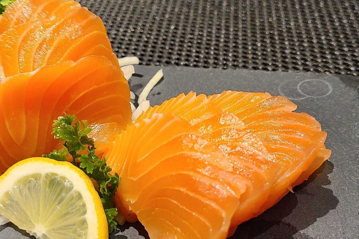 Salmon Sashimi (7 pcs)