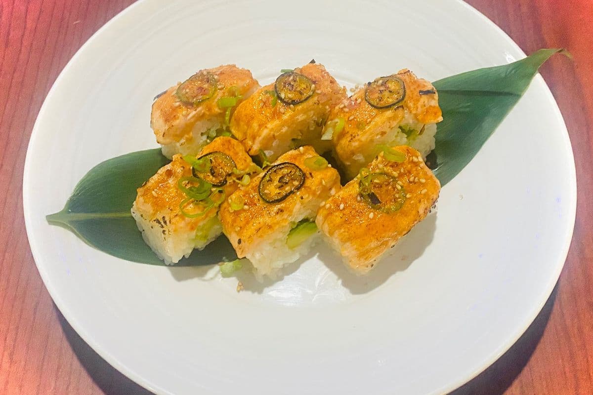 Salmon Oshi (6 pcs)