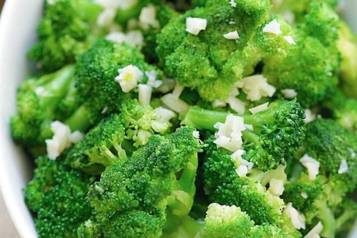 Broccoli with Chopped Garlic (蒜蓉西兰花)