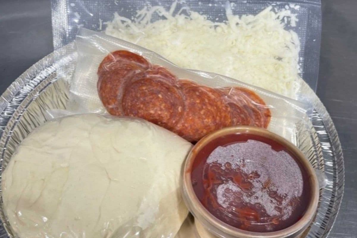 Pizza Kit (12" Pepperoni Pizza Kit)