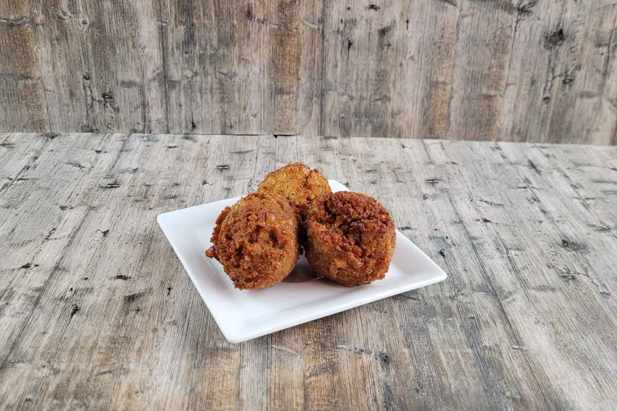 Falafel (Pack of 3) and Toum Sauce