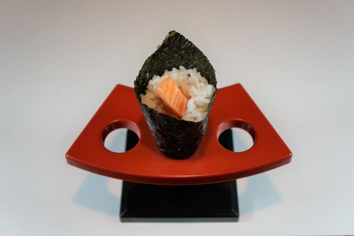 105. Salmon Hand Roll (1 pc)