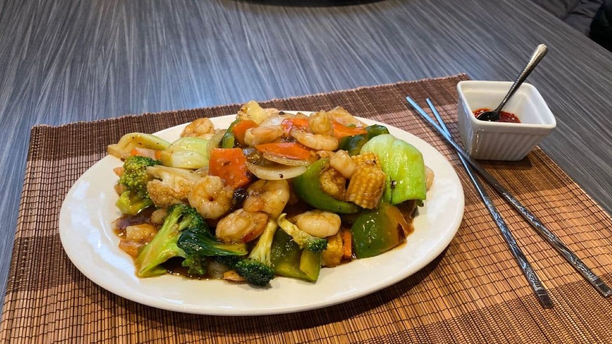 57. Mixed Seafood with Vegetable (Shrimp Squid & Crab Meat)