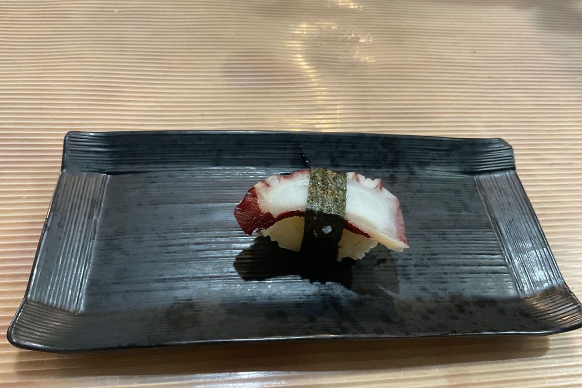 Octopus Sushi (1 pc)