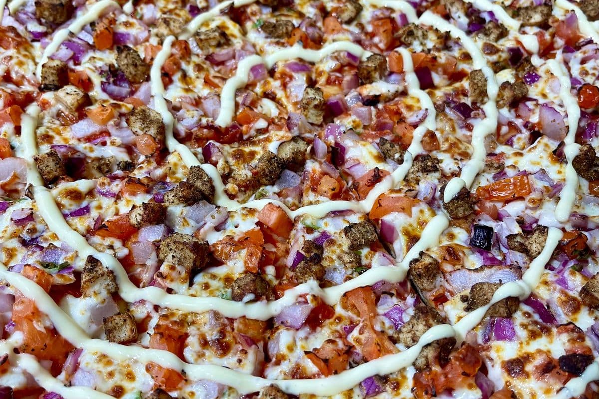 Shawarma Chicken Pizza (Creamy Drizzle)