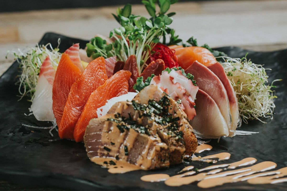 Assorted Sashimi (18 pcs)