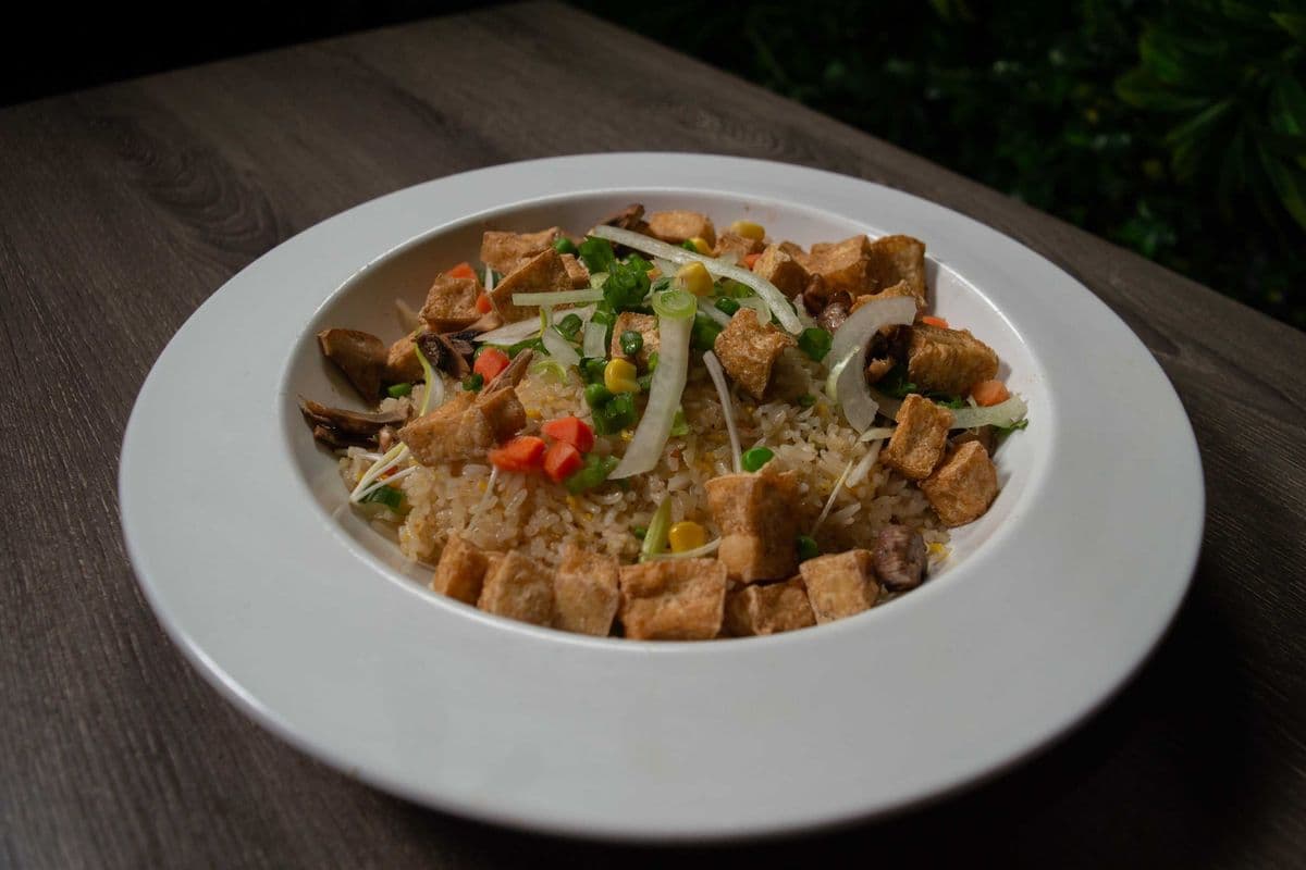 VG5. Fried Rice with Vegetable, Mushroom, Tofu, and Egg (Com Chiên)