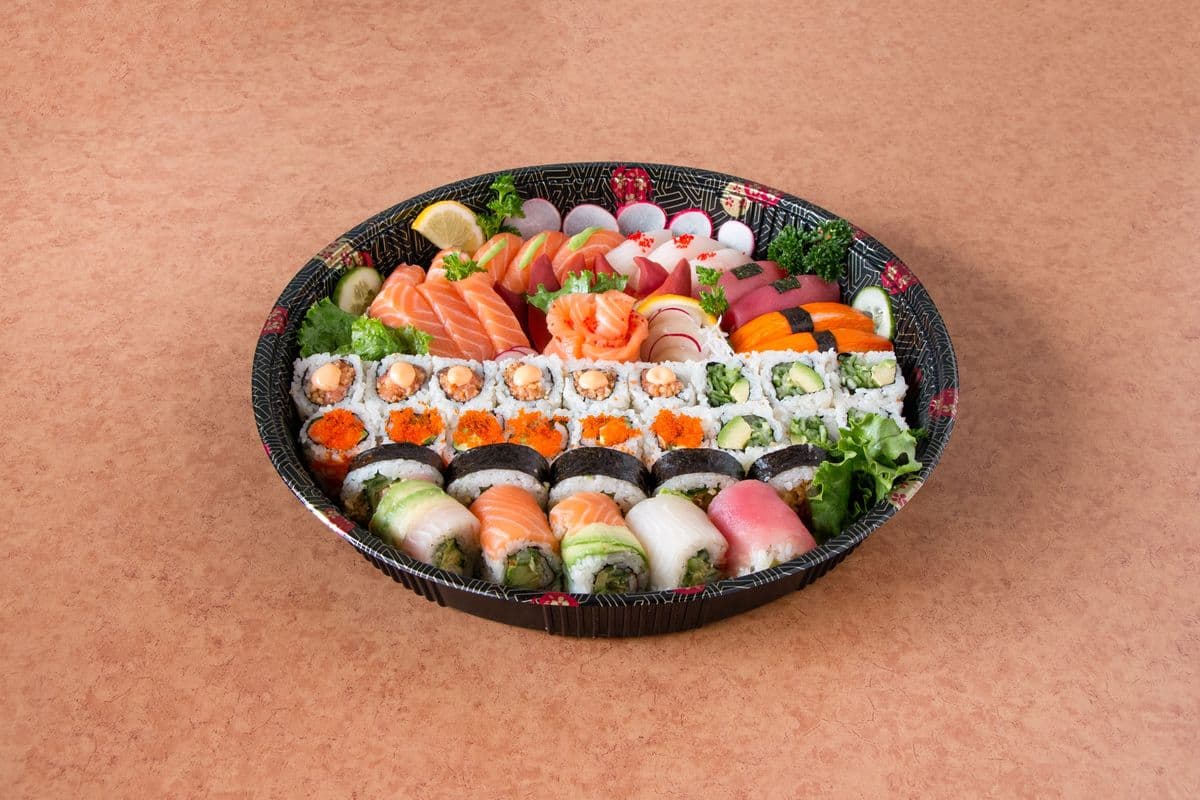 705. Assorted Sashimi-Sushi-Roll (40pcs)