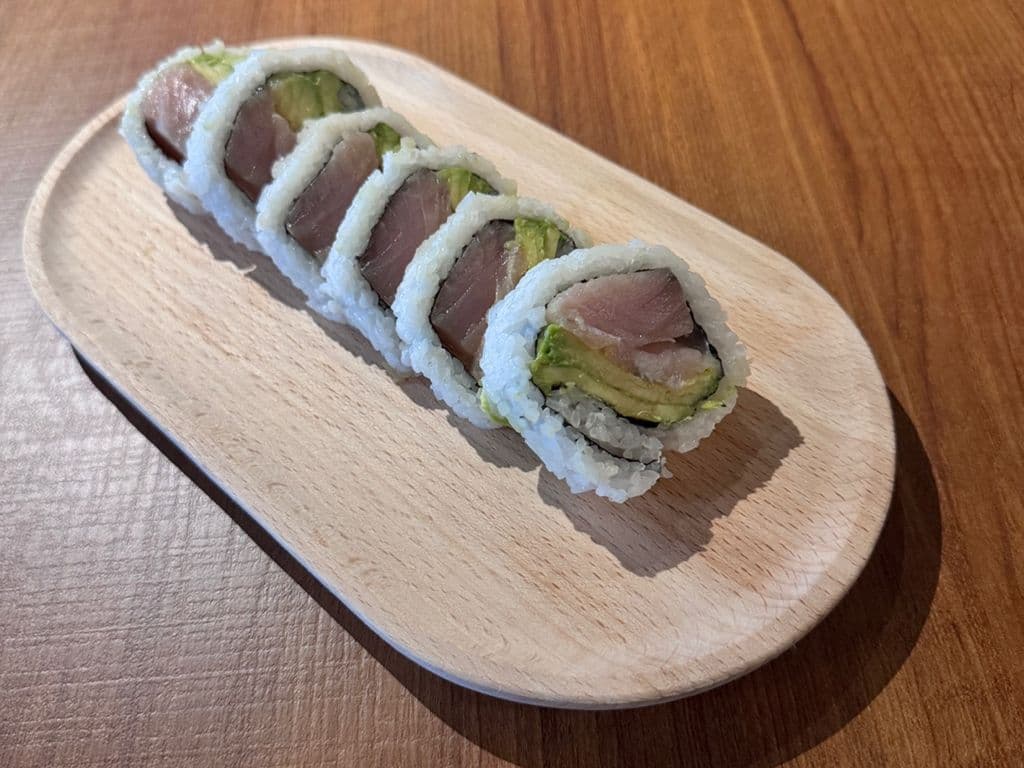 Tuna Avo Roll