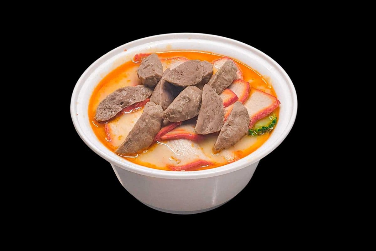 B7. Curry Beef Ball, B.B.Q. Pork, and Wonton Vegetable Noodle Soup
