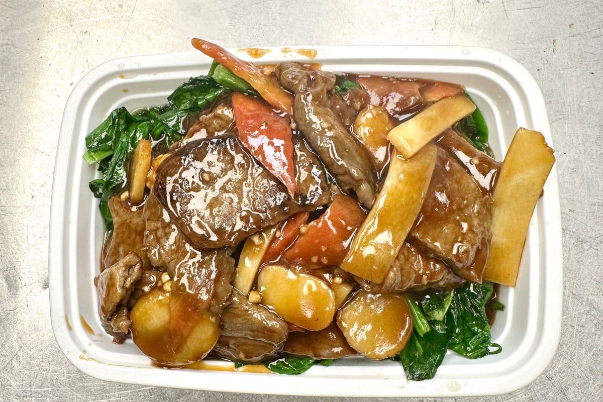 B15. Boeuf avec les Feuilles de Pois Mange-tout / Beef with Snow Peas Leaves