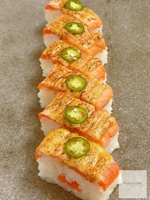 Aburioshi Wild Salmon (6 pcs) / 野生三文鱼炙壽司  (6 pcs)