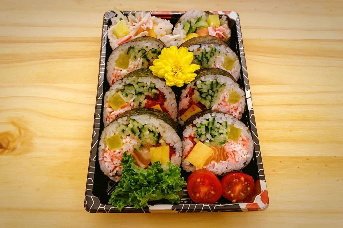 Salmon Futo (8 pcs)