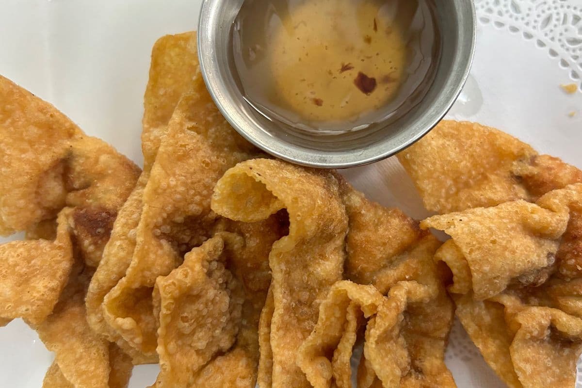 23b. Deep fried wonton (4 pieces)