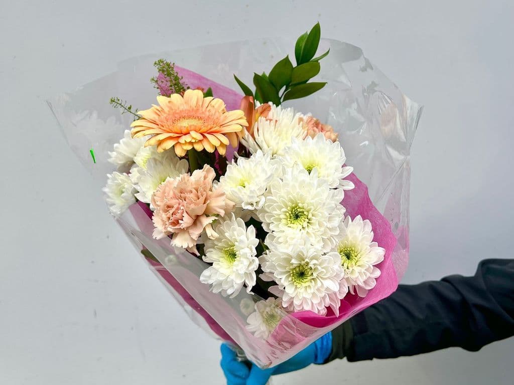 LOCAL FLOWERS - BOUQUET WHITE & ORANGE COLOR