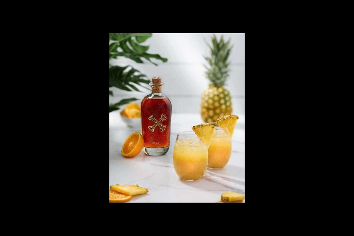 Bumbu Rum 750 ml Bottle + Pineapple Juice (1 x 750ml)