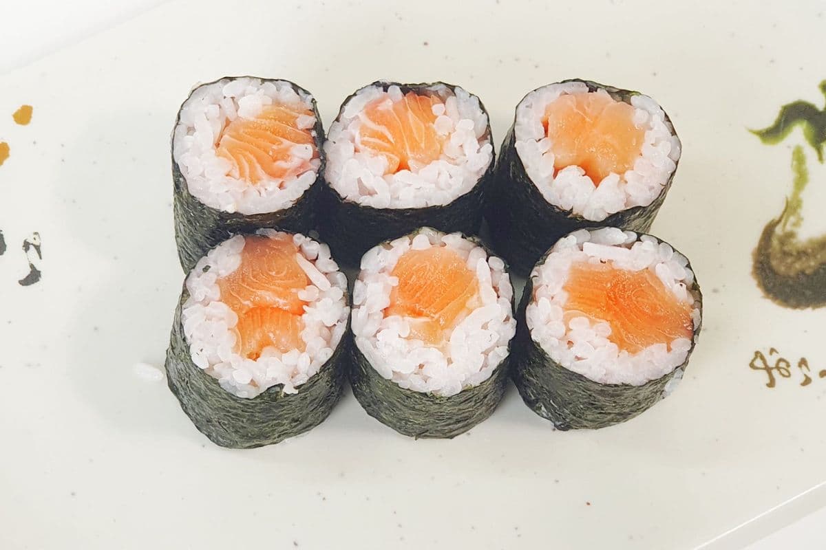 Salmon Maki (6pcs)