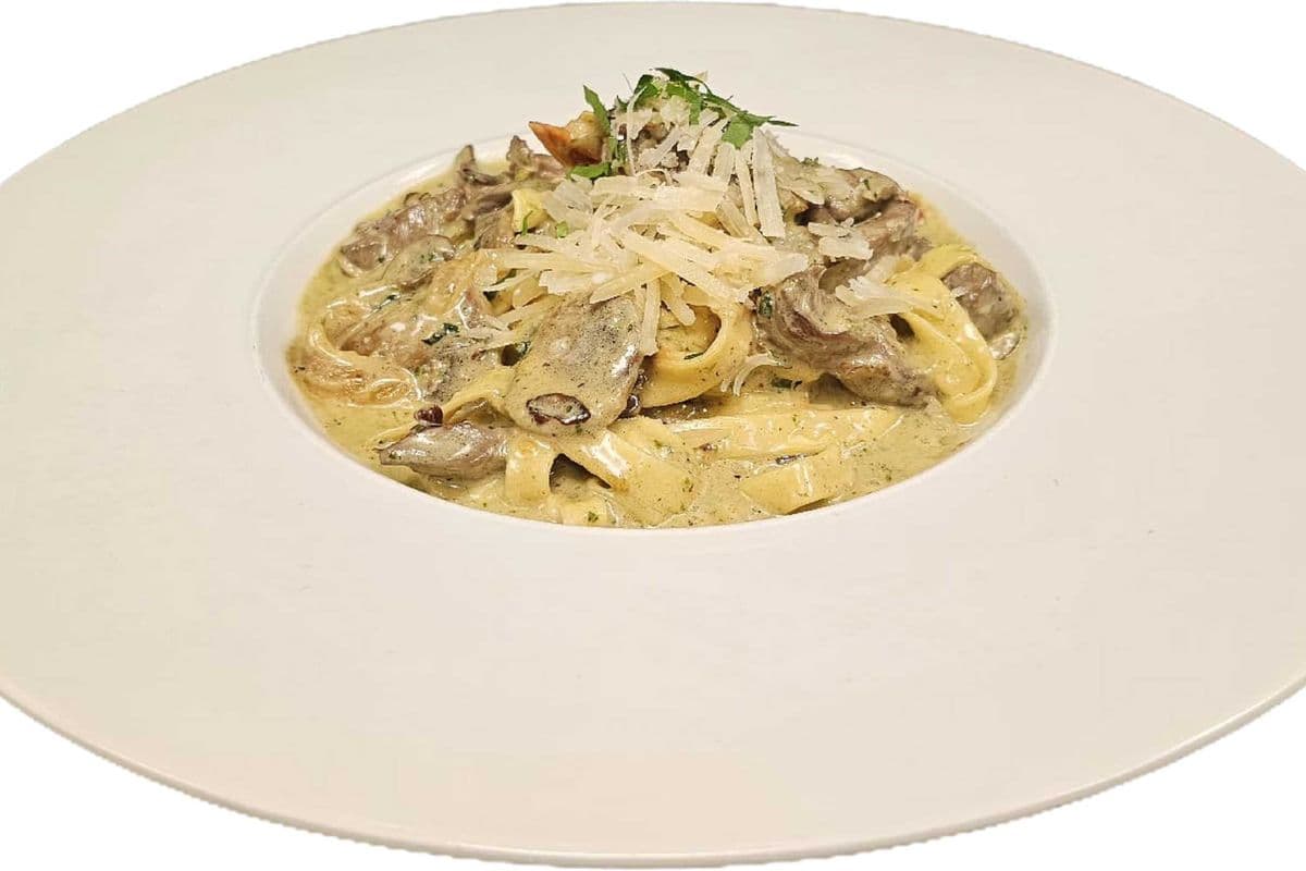 TAGLIATELLE CON FILETO DI MANZO