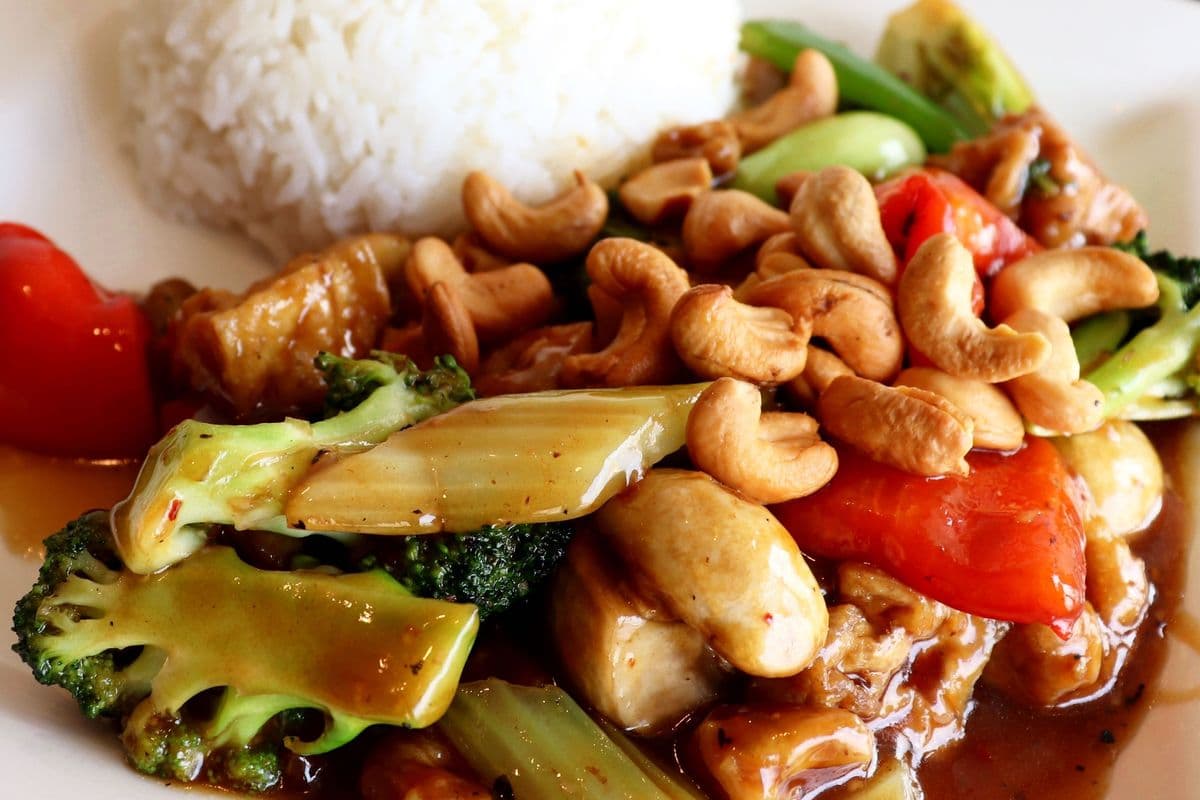 F8. Stir Fried Cashew Nuts