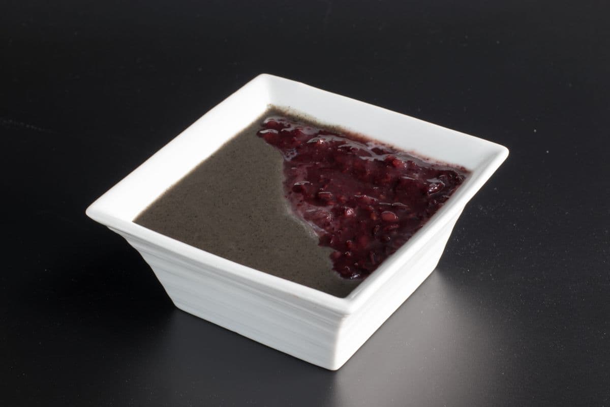 Black Glutinous Rice with Sweet Sesame Soup 芝麻糊配黑糯米