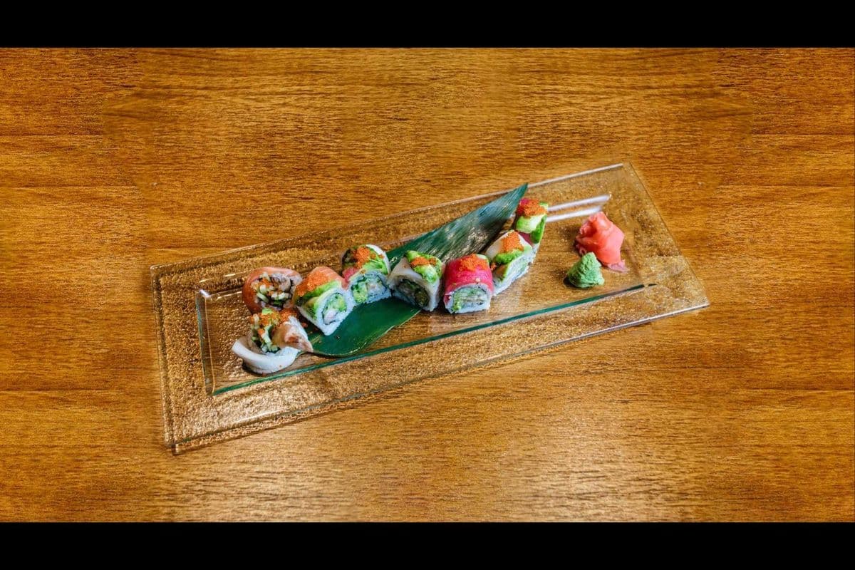 SR2. Rainbow Dragon Roll (8 Pcs)