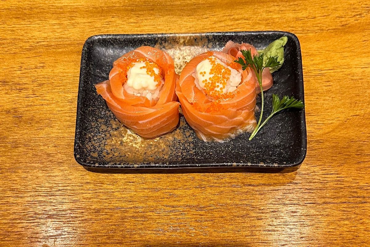 Salmon Rose Sushi A la Carte (2 pcs)