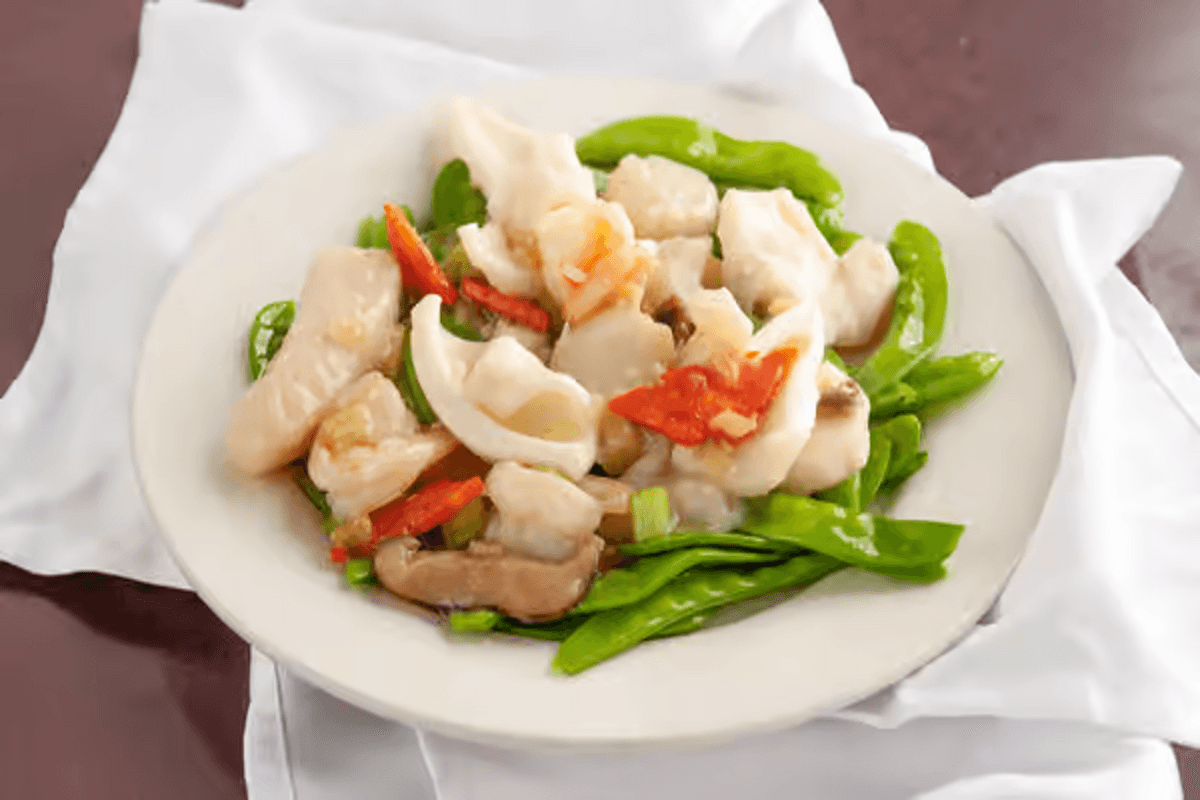 22. Pan-Fried Three Kinds of Seafood with Snow Peas