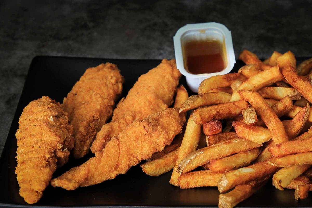 Chicken Fingers (4 pcs) and Fries (Halal)