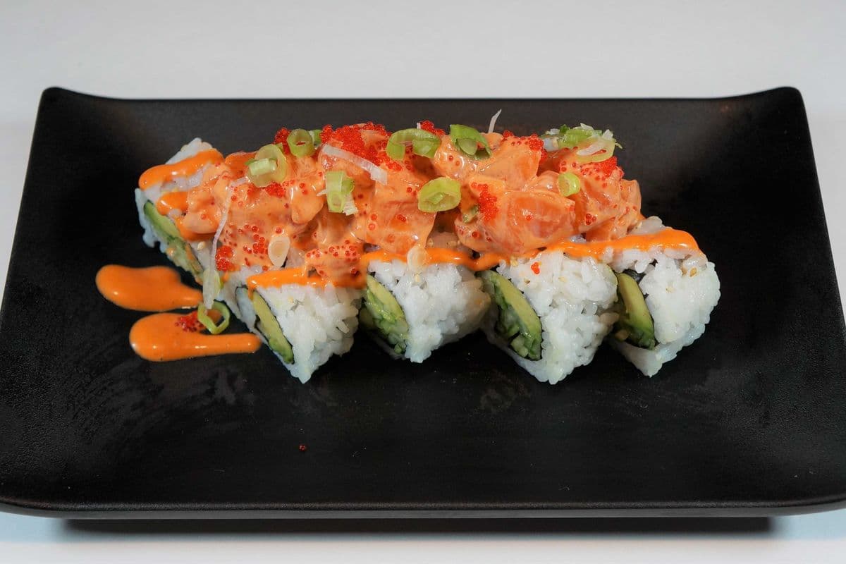 139. Volcano Roll Maki Roll (8 pcs)