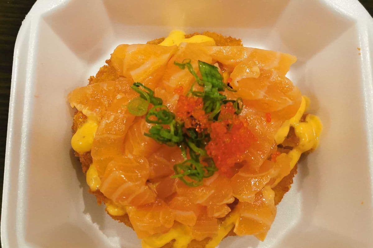 Salmon Pizza (6 pcs)