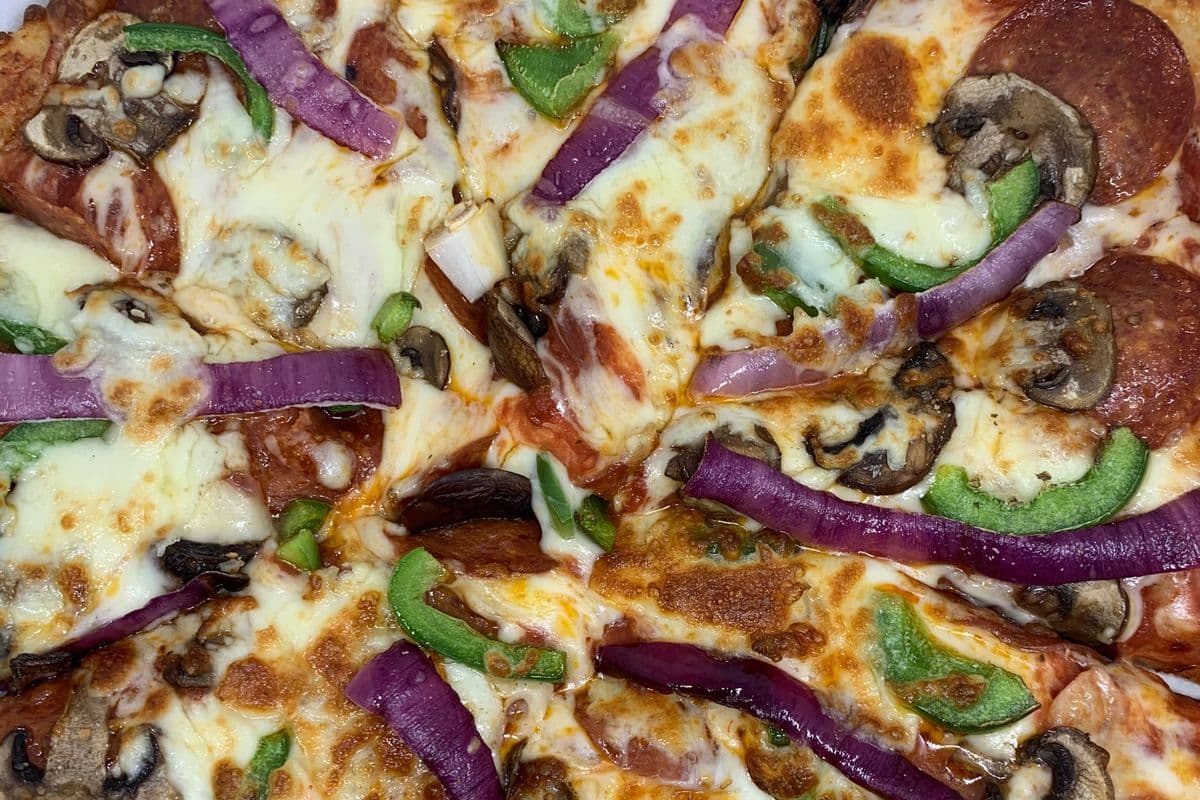 Large Deluxe Pizza